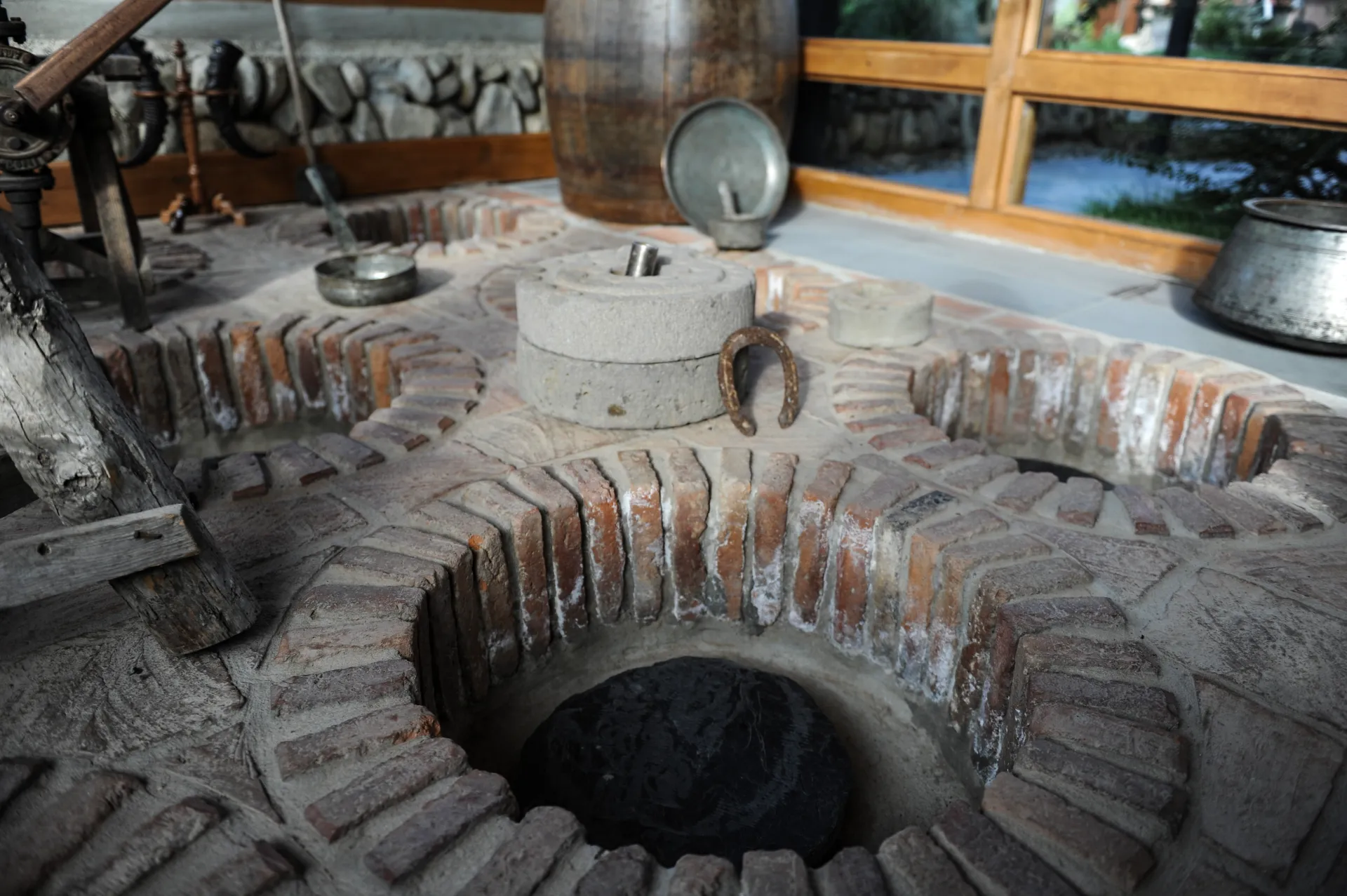 Wine hotel Georgia - Traditional Georgian wine cellar in Kakheti